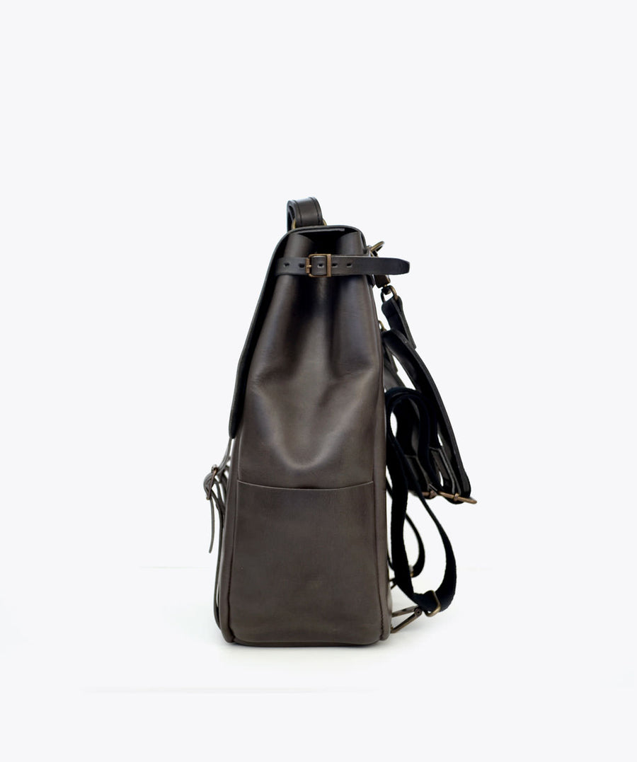Candeeiros Backpack. Ideal&co. Leather backpack. Versatile design.
