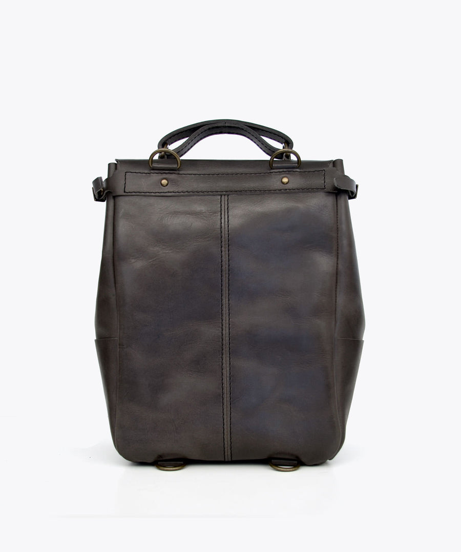 Candeeiros Backpack. Ideal&co. Leather backpack. Versatile design.