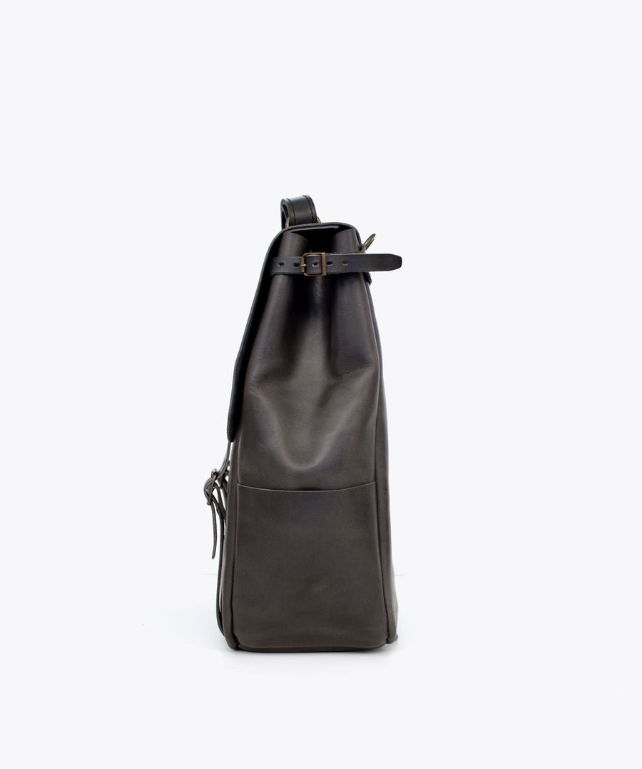 carbide leather design backpack Black Biker Skull This backpack is designed to accommodate a variety of handguns securely in its dedicated holster concealment pocket CANDEEIROS BACKPACK I